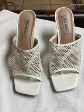 Cute Summer White Steve Madden Heels ! Used only once